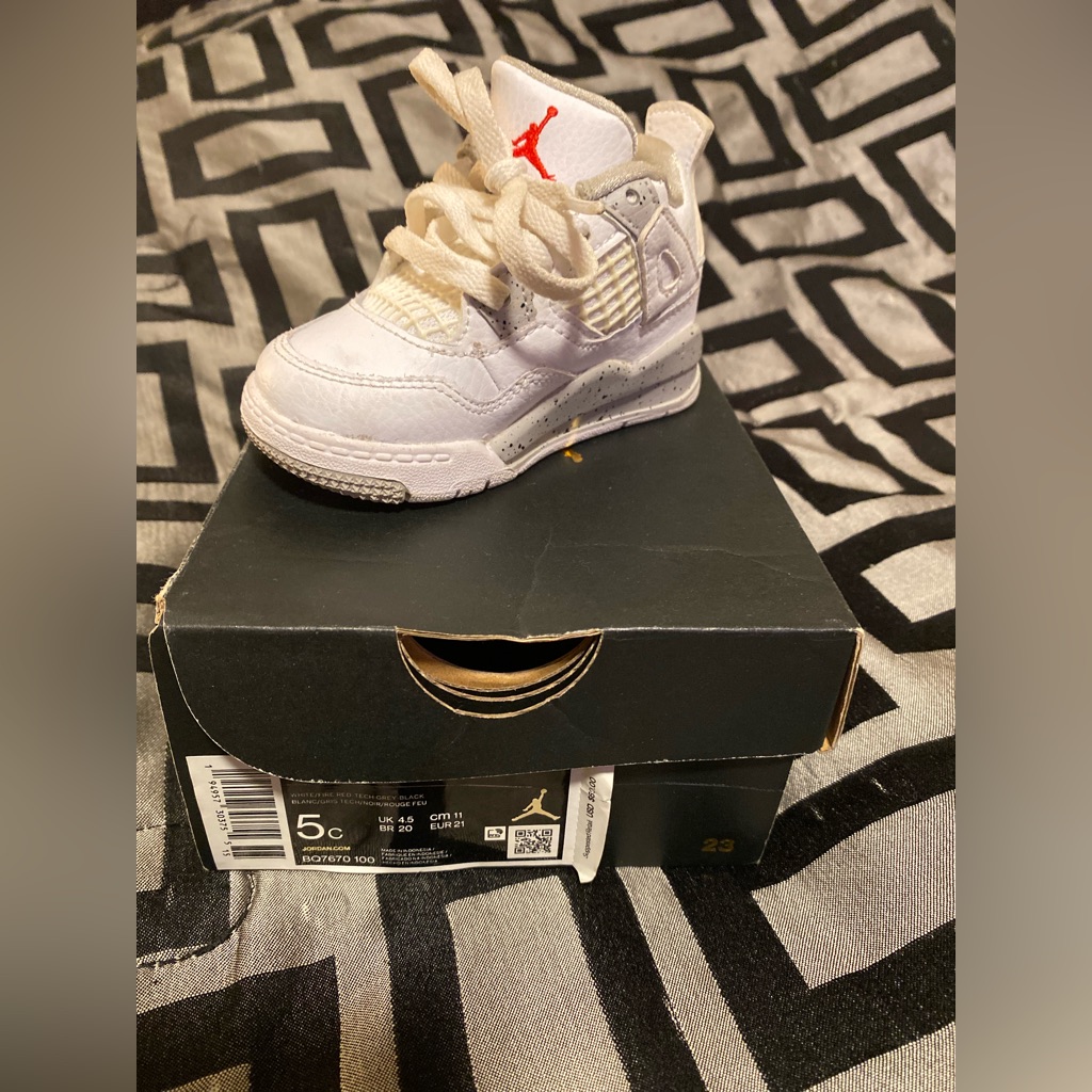 Jordan 4 Retro White  Gray